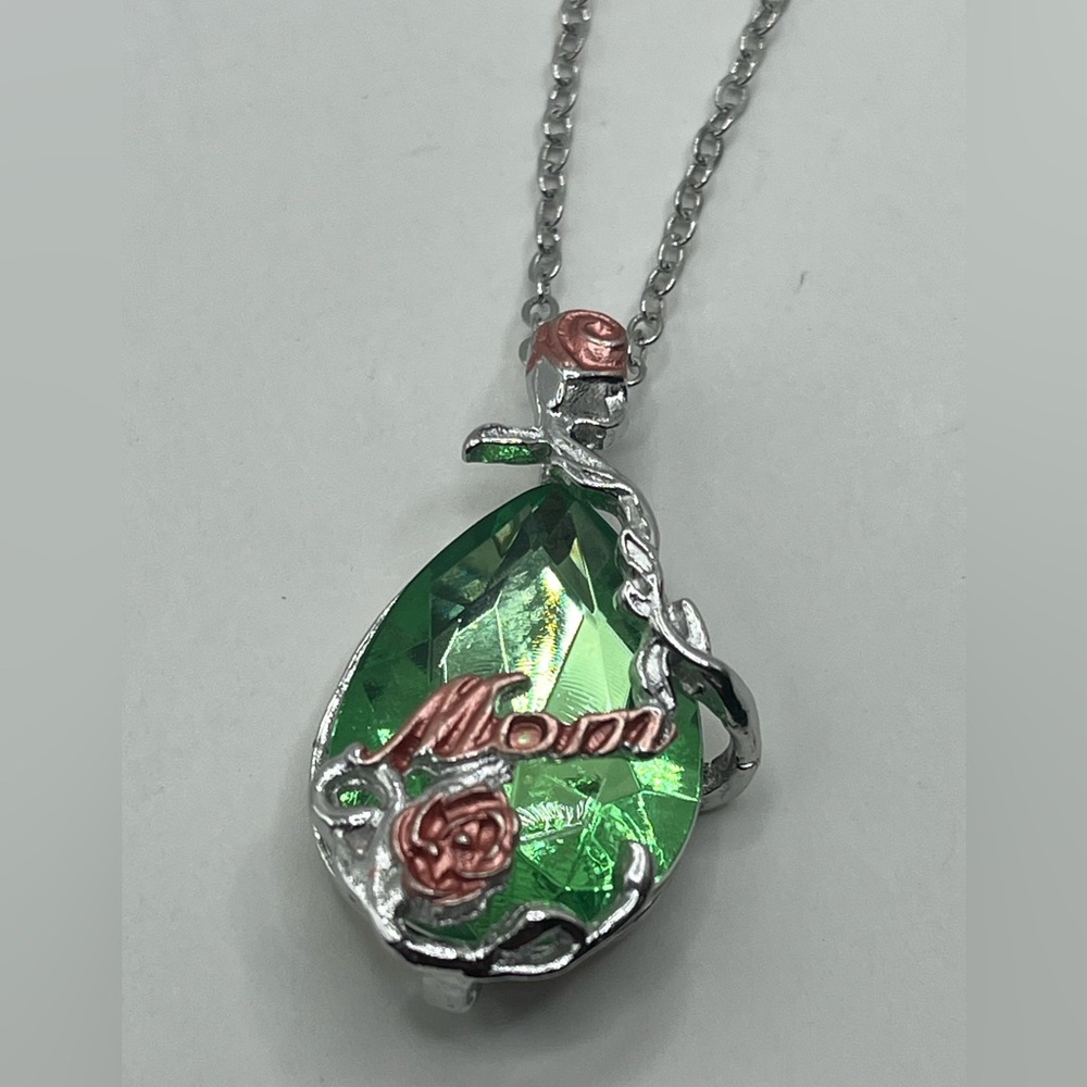 Green and Silver 'Mom' Pendant Necklace